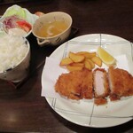 えびかつととんかつ 油や えん  - 低温調理仕込みロースカツ 130g 1,000円 ＋ ディナーセットA 390円 + ご飯大盛り 150円 ＝ 1,540円（税別）。　　　　　2020.07.13