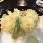 すしざんまい - ハモの天ぷら７１５円。揚げたての天ぷらは食欲を増進させますね(^｡^)。されなくてもありますが（笑）。美味しくいただきました(^｡^)