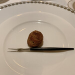 レストラン ヒロミチ - パイ生地の中にクルミの詰物