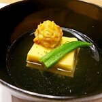 Kai Sengokuhara - 玉蜀黍の葛豆腐と、つくね。甘みはプラスされていた感じ?自然のままの方がお出汁が生きるかも。