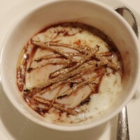 FURUYA　augastronome - 大分県産地鶏玉子“蘭王” 66℃40分の火入れ　トリュフと赤ワインソース 