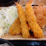 豊丸水産 - 【2020.7.14(火)】ワンコインランチ(ミックスフライ・並盛)500円のミックスフライ