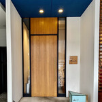 グリルフレンチ - 玄関アプローチは濃紺の天井が綺麗。♫