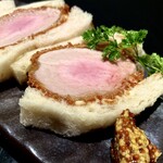 芳寿猪的夏多布里炸猪排三明治