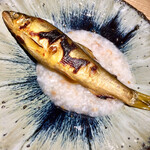 Suzukino - 天然鮎の焼き浸しです　出汁で炊いた鮎を寝かせて表面だけ炙ってあります