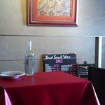 アロッサ - 6/7　店内　アボリジナル・アートのような絵