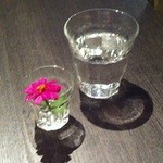 アロッサ - 6/7　各席に置かれた花