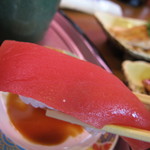 Sushi Daijin - マグロ赤身　色が不自然な赤？？？