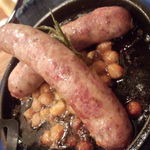 ケ カリーノ - 香草の効いた自家製サルシッチャとお豆　¥500