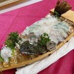 いわない温泉高島旅館 - 活ヒラメの活造り