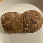 エグ・ヴィヴ - pain aux olives オリーブパン　160円