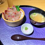 Kaisen Minatoya - 日替わり丼　1000円税込　お味噌汁も美味しい