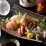 Assortment of 5 types of seasonal fresh fish sashimi (2 servings)