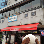 エフカイビーチ - おっ、こんなところにカフェがあるぞ。『エフカイビーチ(EhukaiBeach)』っていうお店だよ。ねぇねぇちびつぬぅ、ここで冷たいものを飲んでひと休みしようよ～ちびつぬ「こまめな水分補給、だいじよね」