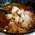 メイプルタウン - 夕張カレー蕎麦の麺完食後、残った汁にライスを入れちゃいました！