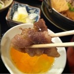Nihon Ryouri Okamoto - すき焼きの肉、
                        持ち上げてみた！