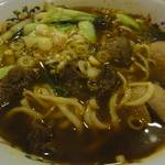 古都台南担々麺 - 【メニューには無い料理】「牛肉麺」：牛骨スープとおぼしき力強いスープに、豆板醤や八角の風味！