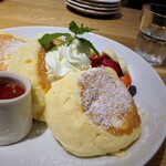 オリジナルパンケーキハウス ルミネ北千住店 - ふわふわミックスフルーツパンケーキ