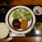 亭久五 - 火曜日はハンバーグ定食850円