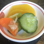 秀かつ - お新香は手作りでおいしい。