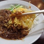 Touyouken - じゃじゃ麺　麺は冷たく熱い肉あん