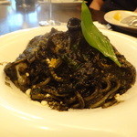 PASTAVOLA - ヤリイカとバジルのいかすみソース・パスタ