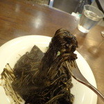 PASTAVOLA - ヤリイカとバジルのいかすみソース・パスタ