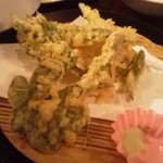 うたのぼり　グリーンパークホテル - 近くでとれた山菜の天ぷら