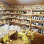 菜の花村 - 店内は無添加食品、地元産のお野菜などあるミャ