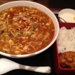 楽翠荘 - 酸辣湯麺セット（\850）