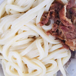 Marugame Seimen - 鬼おろし肉ぶっかけ。やや肉は少なめ？
                        麺の表面は綺麗、ツルッとしてます！