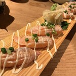 巣立つ魚金 - サーモンの炙り寿司