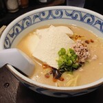 餃子と麺 いせのじょう - 新メニュー「冷やし豆腐ラーメン」です。
