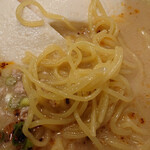 餃子と麺 いせのじょう - 麵は心なしか細いような…