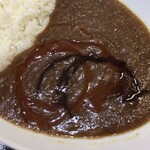 北海道カレー - ソースと辛味オイルがあるので味変もできます