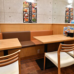 くねくね - テーブル席