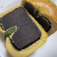 横浜中華街 重慶飯店 本館 - 黒餡もさすがです^^