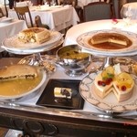 シェ・イノ - 豪華絢爛デザートワゴン