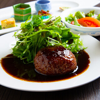 四季館 彩冬 - 料理写真:【ランチ】一番人気『霜降り前沢牛のハンバーグステーキ』