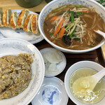 ぎょうざの満洲 - チャーハンと餃子のセット＋味噌ラーメン（1,265円）