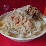 ラーメン二郎 - 小ブタ ニンニクマシマシ、ヤサイ、アブラ！