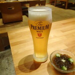 孝虎 - モルツとお通しのモズク酢