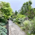 ブランジェ浅野屋 - 美術館に向かうカラーリーフの小径