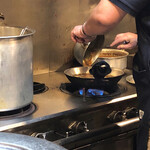 ホールスパイスカレー青藍 - 内観（テンパリング中）