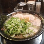 無鉄砲 - とんこつラーメン麺大盛950円