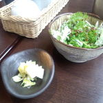 世良田 - ランチ　サラダ