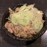 Narumi - 鶏のモツ煮込み、400円