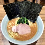 横浜ラーメン 渡来武 - ラーメン680円麺硬め。海苔増し100円。
