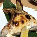 沼津海いち - カマは脂が乗っていて食べ応えがあります。