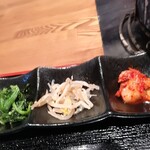 七輪炭火焼肉 遊輪 - セットのキムチ